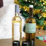 coffret noël de vins sous le sapin "Duo de Blanc" du château Barbanau avec les bougies